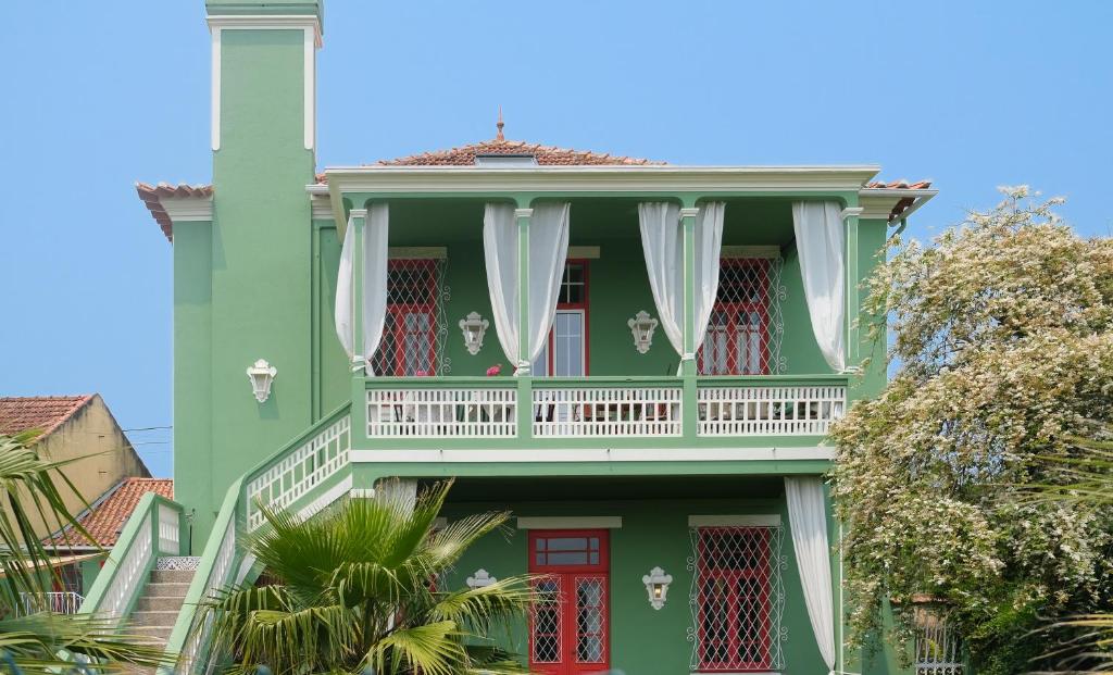 Vintage Balcony Guest House