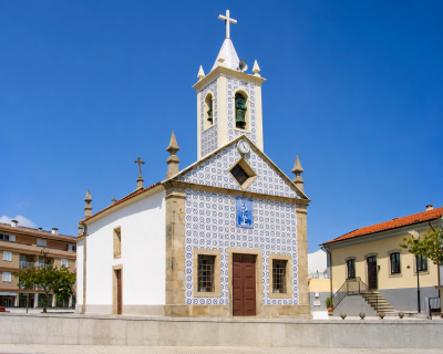 Capela de S&atilde;o Jo&atilde;o e T&uacute;mulo Medieval
